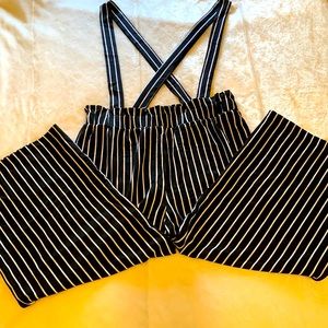 Black & White Stripped Wide Leg Pants w/ Suspenders- Size L